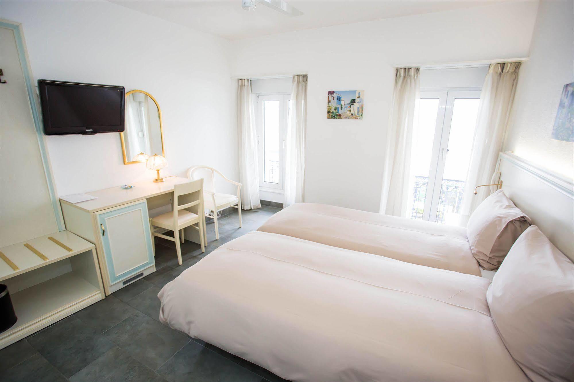 Hotel Du Port Вильнёв Экстерьер фото